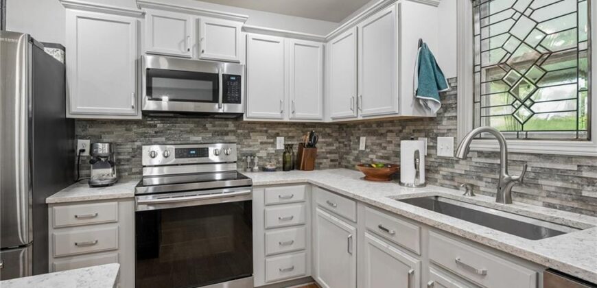 8126 NW 77th Court, Kansas City, MO 64152
