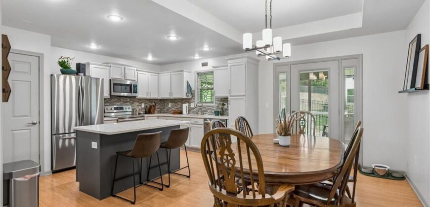 8126 NW 77th Court, Kansas City, MO 64152