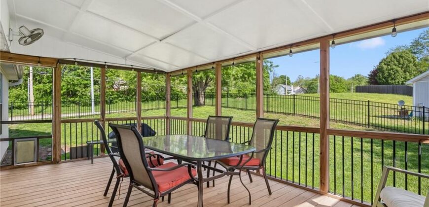 8126 NW 77th Court, Kansas City, MO 64152