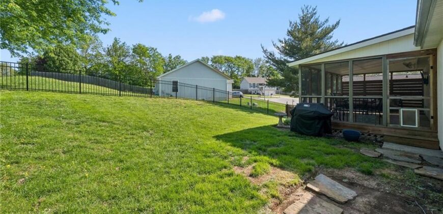 8126 NW 77th Court, Kansas City, MO 64152