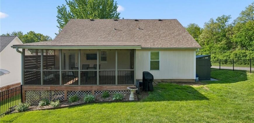 8126 NW 77th Court, Kansas City, MO 64152