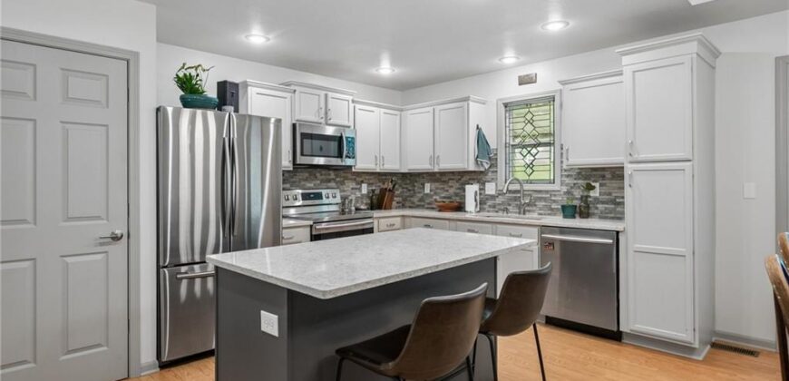 8126 NW 77th Court, Kansas City, MO 64152