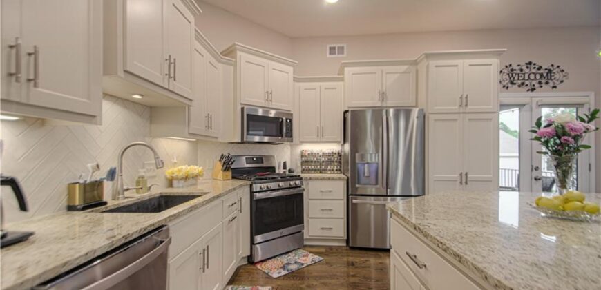 1913 Cemco Drive, Liberty, MO 64068