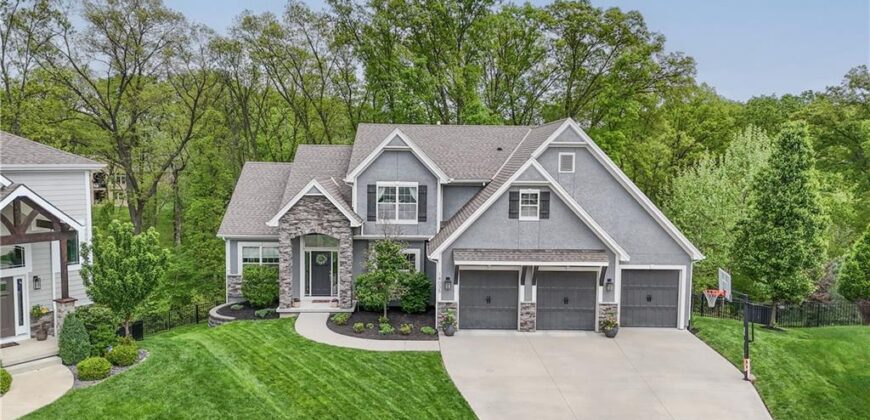 14035 Trail Creek Court, Parkville, MO 64152