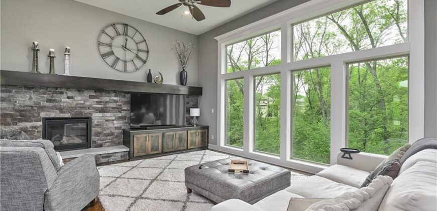 14035 Trail Creek Court, Parkville, MO 64152