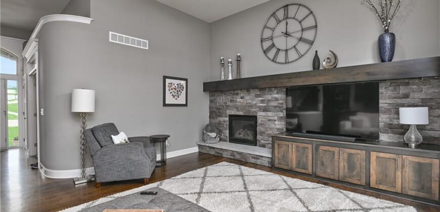 14035 Trail Creek Court, Parkville, MO 64152