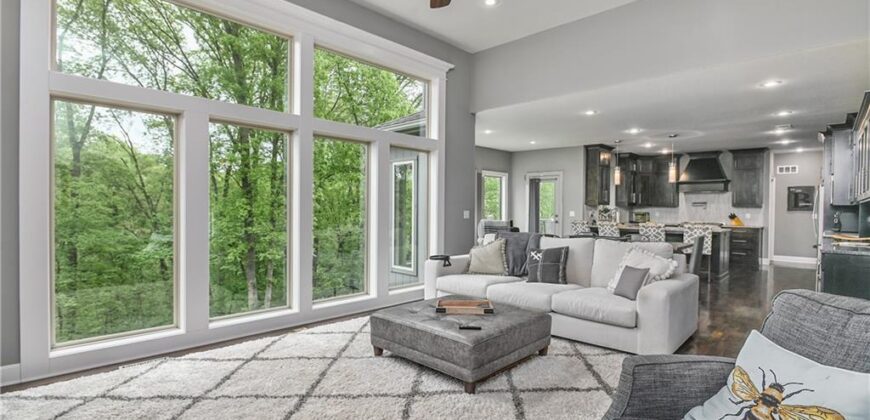 14035 Trail Creek Court, Parkville, MO 64152
