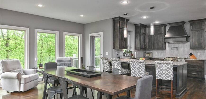 14035 Trail Creek Court, Parkville, MO 64152