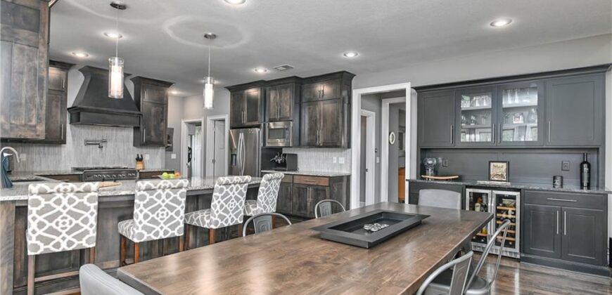 14035 Trail Creek Court, Parkville, MO 64152