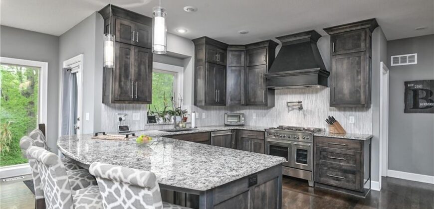 14035 Trail Creek Court, Parkville, MO 64152