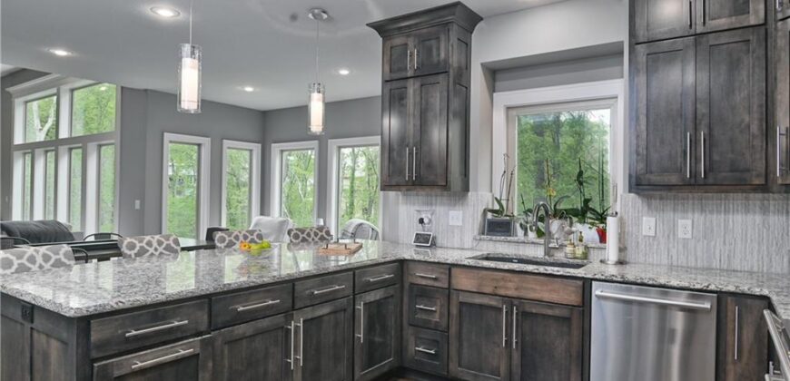 14035 Trail Creek Court, Parkville, MO 64152