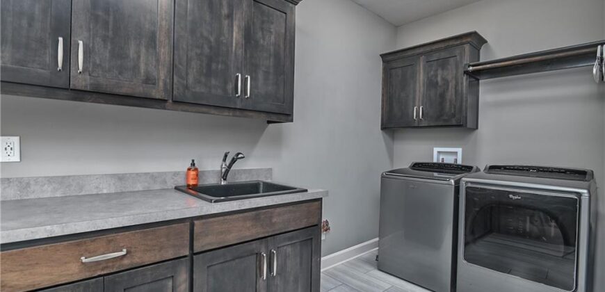 14035 Trail Creek Court, Parkville, MO 64152