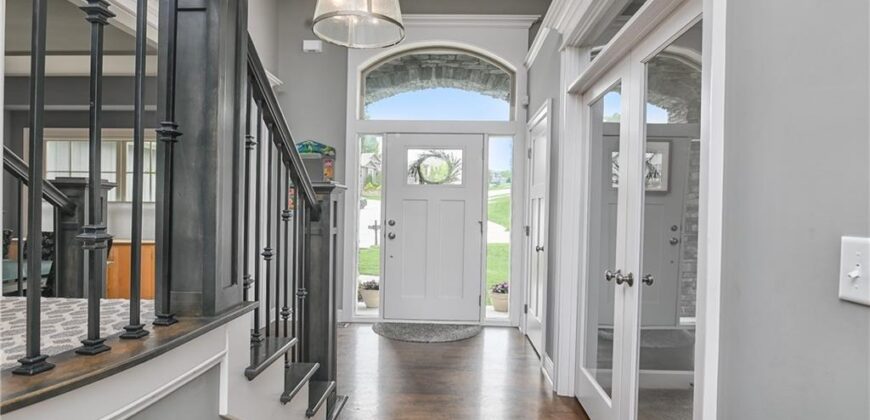 14035 Trail Creek Court, Parkville, MO 64152
