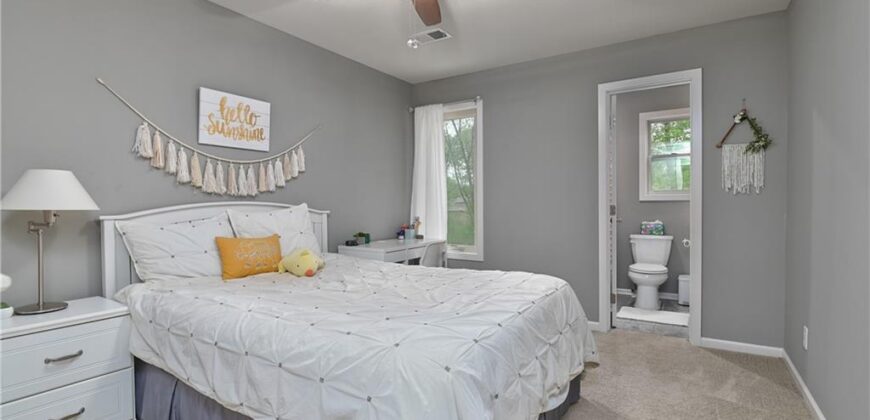 14035 Trail Creek Court, Parkville, MO 64152