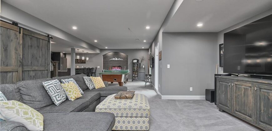 14035 Trail Creek Court, Parkville, MO 64152