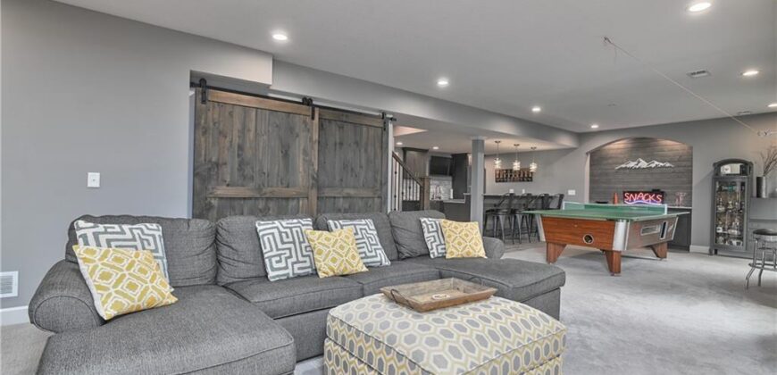 14035 Trail Creek Court, Parkville, MO 64152