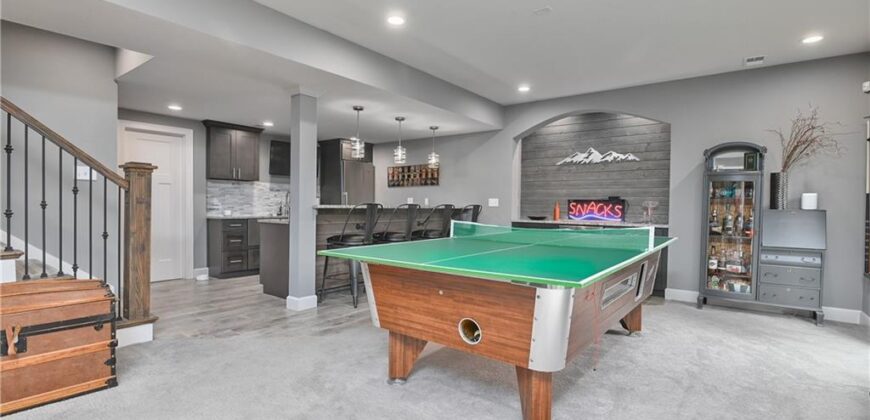 14035 Trail Creek Court, Parkville, MO 64152
