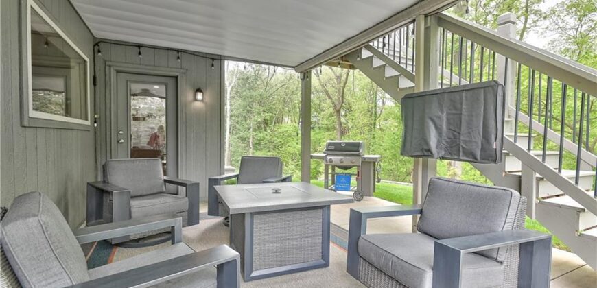 14035 Trail Creek Court, Parkville, MO 64152