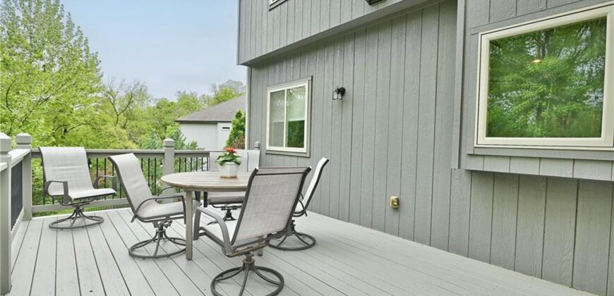 14035 Trail Creek Court, Parkville, MO 64152