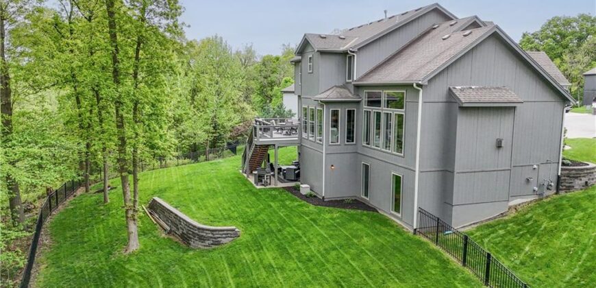 14035 Trail Creek Court, Parkville, MO 64152