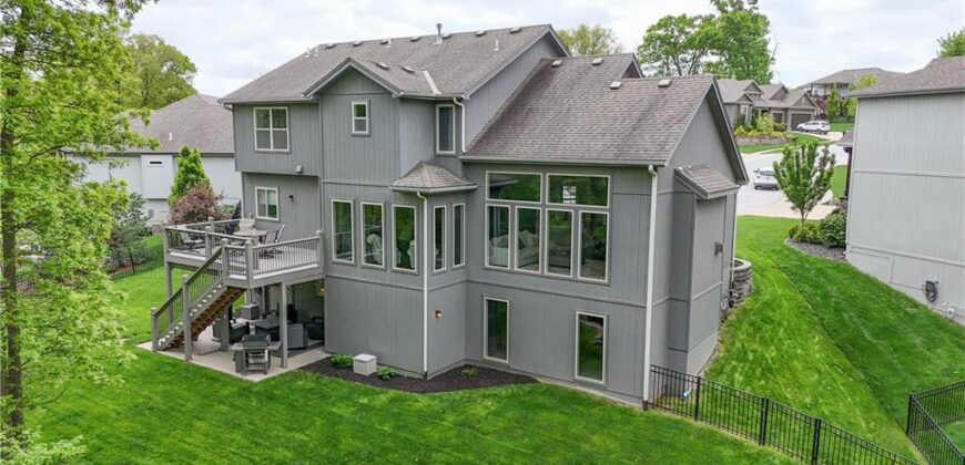14035 Trail Creek Court, Parkville, MO 64152