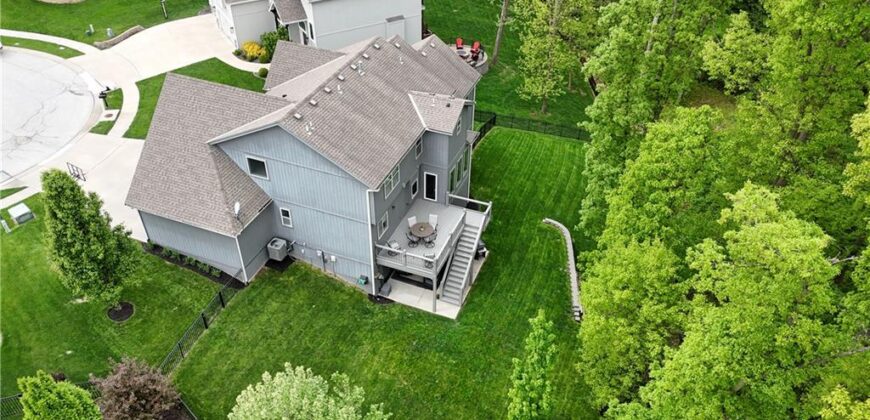 14035 Trail Creek Court, Parkville, MO 64152
