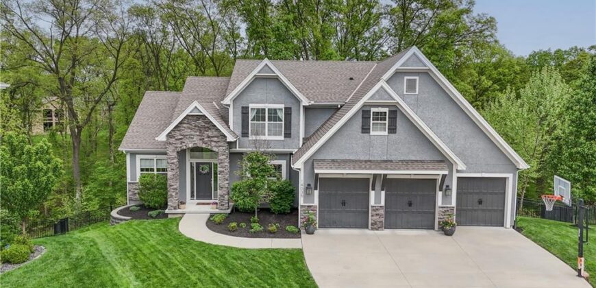 14035 Trail Creek Court, Parkville, MO 64152