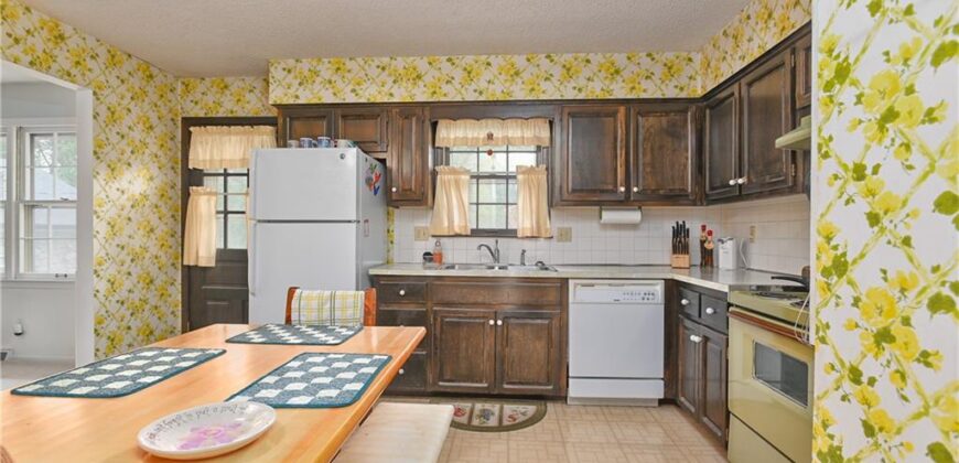 5816 Whispering Oaks Lane, Kansas City, MO 64152
