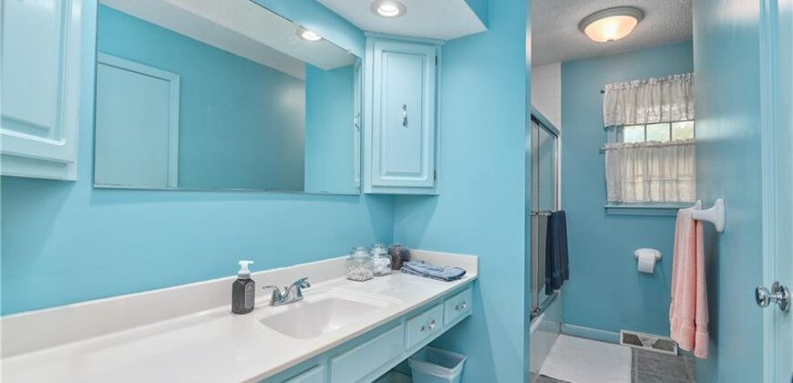 5816 Whispering Oaks Lane, Kansas City, MO 64152
