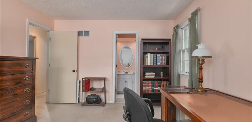 5816 Whispering Oaks Lane, Kansas City, MO 64152