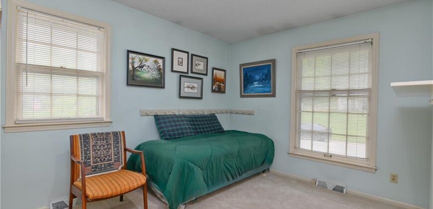 5816 Whispering Oaks Lane, Kansas City, MO 64152