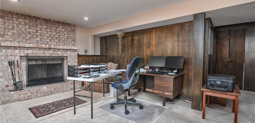 5816 Whispering Oaks Lane, Kansas City, MO 64152