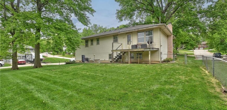 5816 Whispering Oaks Lane, Kansas City, MO 64152