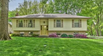 5816 Whispering Oaks Lane, Kansas City, MO 64152