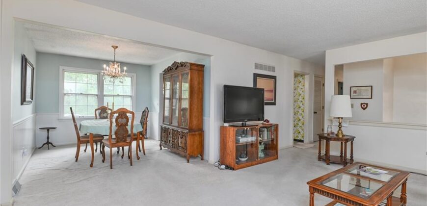 5816 Whispering Oaks Lane, Kansas City, MO 64152