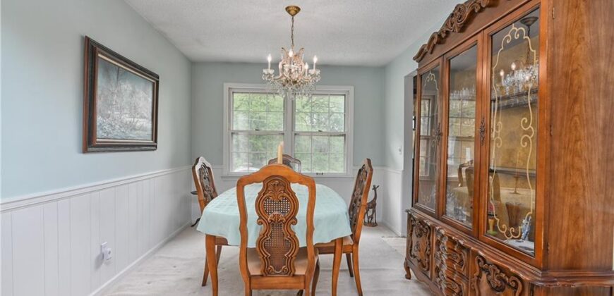 5816 Whispering Oaks Lane, Kansas City, MO 64152