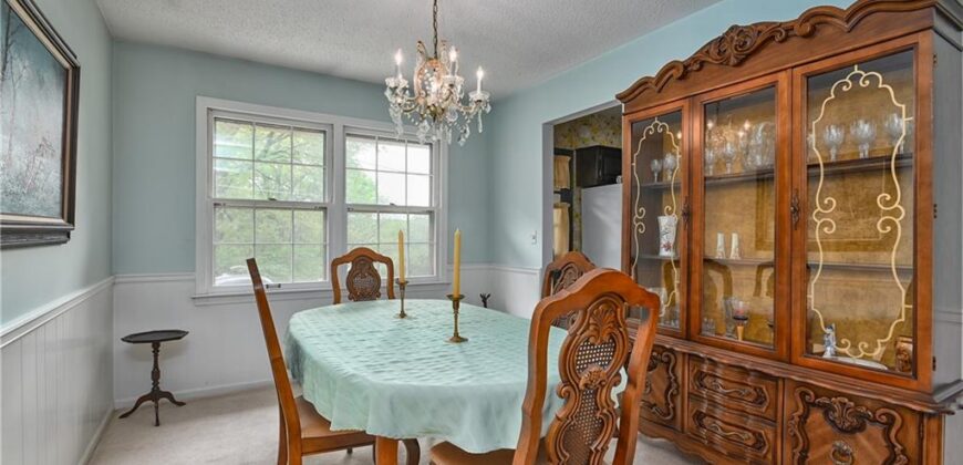 5816 Whispering Oaks Lane, Kansas City, MO 64152