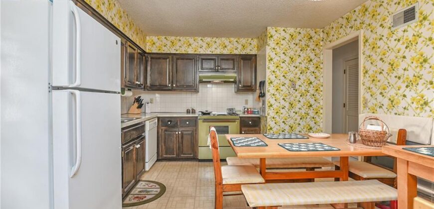 5816 Whispering Oaks Lane, Kansas City, MO 64152