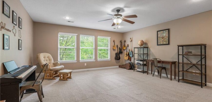 8923 NE 97th Street, Kansas City, MO 64157