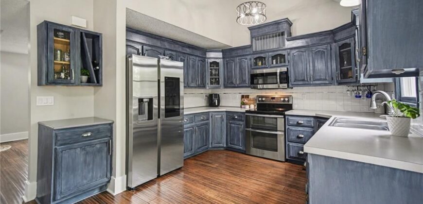 8501 N McDonald Avenue, Kansas City, MO 64153