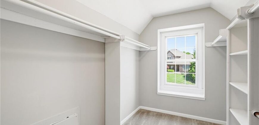 1925 MEADOWLANE Street, Kearney, MO 64060