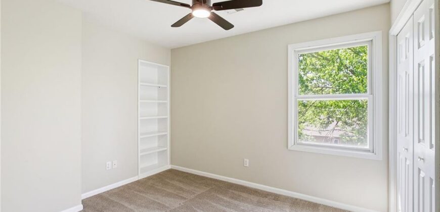 1925 MEADOWLANE Street, Kearney, MO 64060