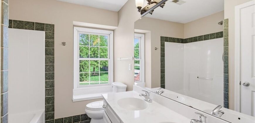 1925 MEADOWLANE Street, Kearney, MO 64060