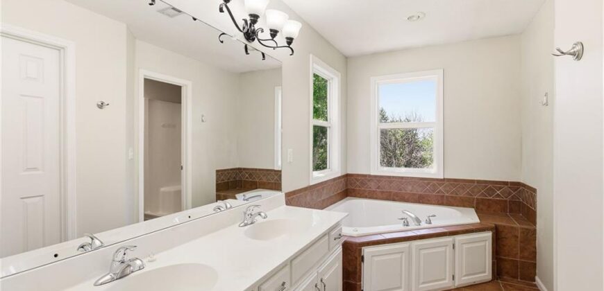 1925 MEADOWLANE Street, Kearney, MO 64060
