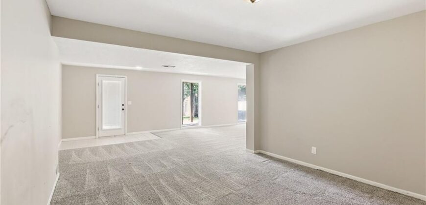 1925 MEADOWLANE Street, Kearney, MO 64060