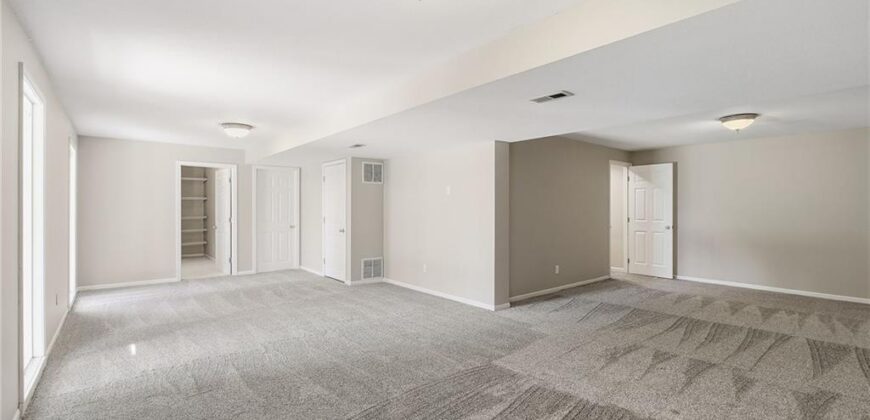 1925 MEADOWLANE Street, Kearney, MO 64060
