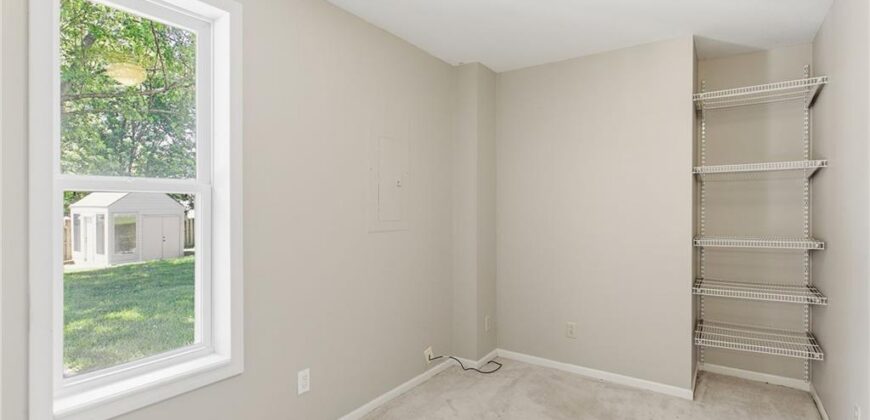1925 MEADOWLANE Street, Kearney, MO 64060