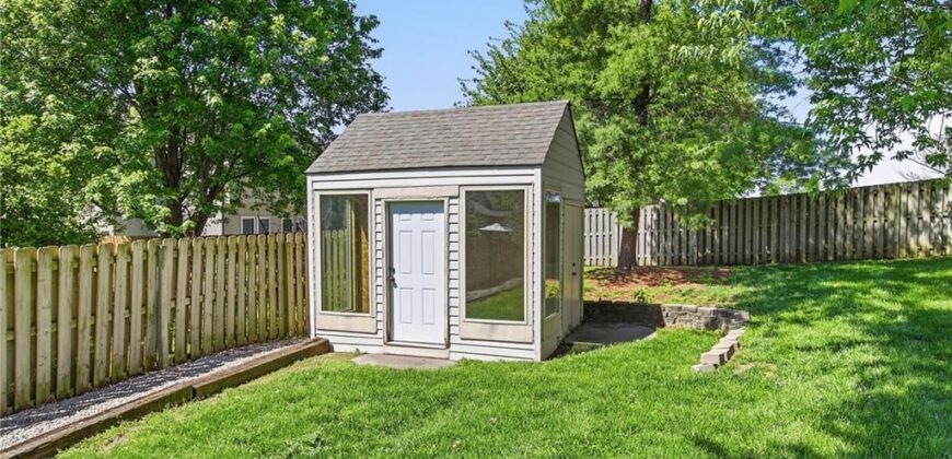 1925 MEADOWLANE Street, Kearney, MO 64060