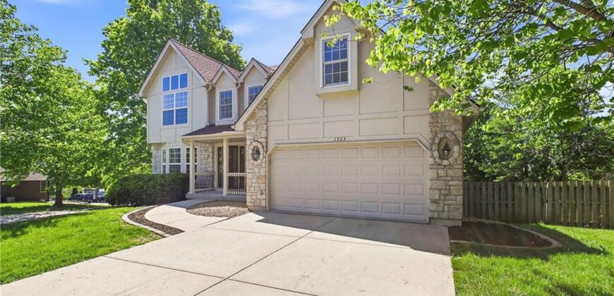 1925 MEADOWLANE Street, Kearney, MO 64060
