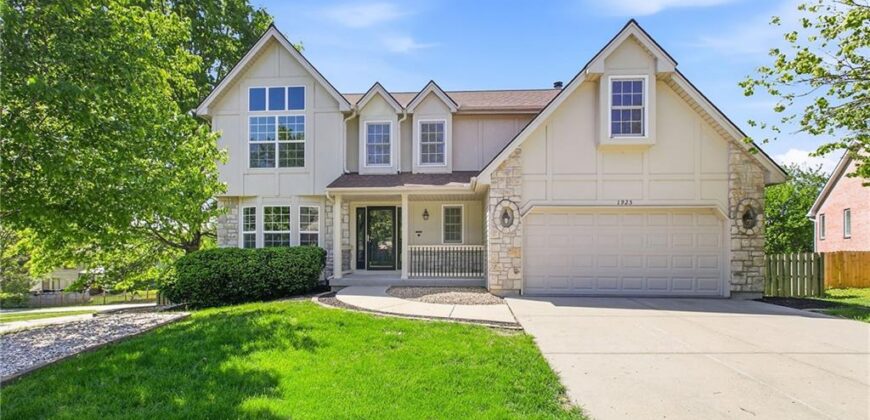 1925 MEADOWLANE Street, Kearney, MO 64060